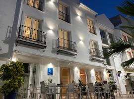 The Old Town Boutique Hotel - Adults Only，位于埃斯特波纳的酒店
