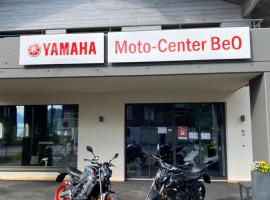 Moto-Center BeO AG (Bike & Bed)，位于布里恩茨的度假短租房