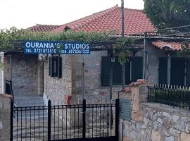 Ouranias Studios，位于卡德哈米利的酒店