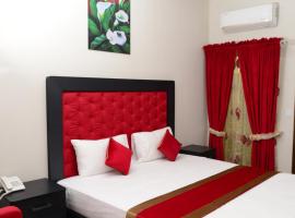 Hotel Deluxe Johar Town Lahore，位于拉合尔Johar Town的酒店