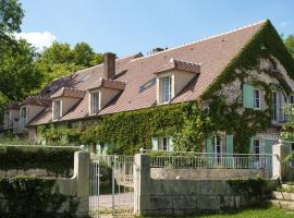 Le Domaine des Carriers，位于Chevroches的带泳池的酒店