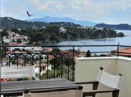 Eye Q Resort Seaview，位于斯基亚索斯镇的带按摩浴缸的酒店
