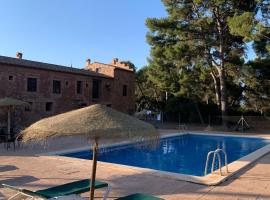 Masia de San Juan - castillo con piscina en plena Sierra Calderona，位于塞戈尔韦的酒店