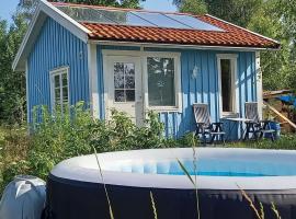 Gäststuga i vacker natur, bastu, bubbelpool sommartid och gratis parkering, guesthouse with nice view with sauna and free parking close to Dalsjöfors and fishing，位于布罗斯的乡村别墅