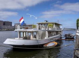 Stunning boat with a view，位于阿姆斯特丹的船屋