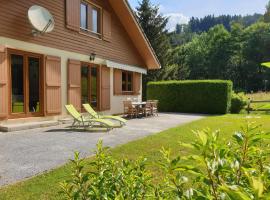 LE BOIS JOLI Chalet 4 étoiles CLEDICIHOME Cadre paisible en lisière de forêt，位于热拉梅的酒店