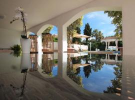 Villa Colibrí, con piscina privada para 6 personas，位于圣蓬萨的度假屋