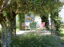 La Maison sous l'olivier，位于莫里埃莱阿维尼翁花园高尔夫阿维尼翁高尔夫球场附近的酒店