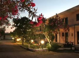 Banos Apartments and swimming pool，位于罗达的酒店