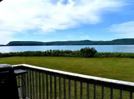 Seascape Coastal Retreat - 2 ADULTS ONLY - HOT TUB AND WITHOUT HOT TUB OCEANFRONT PROPERTY