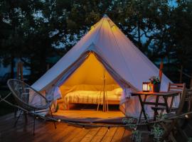 Valea Doftanei Glamping，位于Teşila的豪华帐篷