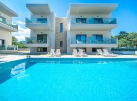 Aquamarine Luxury Rooms Thassos，位于萨索斯的带泳池的酒店