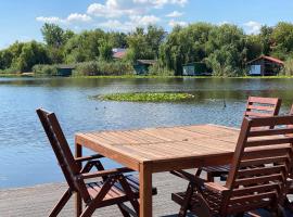 Skyline Snagov Lake Apartments - Club Lac Snagov，位于Siliştea Snagovului的带停车场的酒店