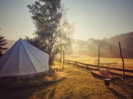 Trapani glamping camp，位于Růžová的豪华帐篷