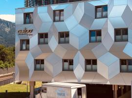 Cubo Sport & Art Hotel，位于蒂罗尔州圣约翰的酒店