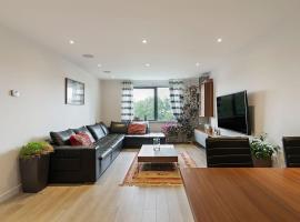 1-Bed Spacious Flat, North London, 15 Minutes to Central，位于New Southgate的度假短租房