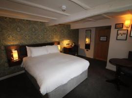 rooms @ the dolau inn，位于新码头的酒店