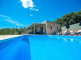 Villa Afrato Calma in Trapezaki-private pool -2 BR，位于特拉佩扎奇的别墅