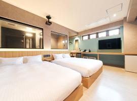 Rakuten STAY naha-tomarifuto 1F Twin Room，位于那霸的住宿加早餐旅馆