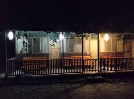 Don Jaime - Hostel，位于马尔多纳多港的带停车场的酒店