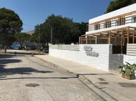 AELLIA HOTEL & SUITES LEROS，位于Lakkíon的住宿加早餐旅馆