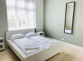 aday - 2 bedroom apartment with Patio，位于奥尔堡机场 - AAL附近的酒店