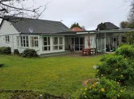 Hidden Gem and Entire Bungalow in Central hutt