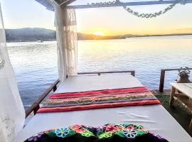 Uros Amaru Marka Lodge，位于Uros的酒店