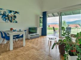 Domek Ale Fajnie - taras z widokiem na góry，位于卡尔帕奇的酒店