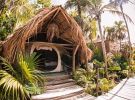 Uman Glamping & Cenote Tulum，位于图卢姆的酒店