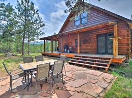 The Pinecone Palace with Hiking Trail Access!，位于里昂的酒店