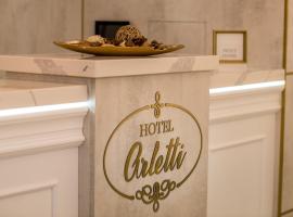 Arletti Hotel，位于鲁塞鲁塞港附近的酒店