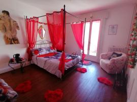 chambres d hôtes Le labyrinthe du peintre，位于Bransat的酒店