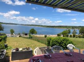 Maison bord de Lac de Pareloup，位于Salles-Curan的酒店