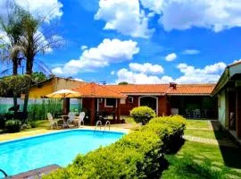 Chacara com WiFi, piscina e churrasq em Atibaia