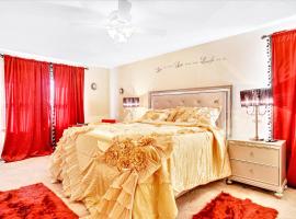 Spacious & Quiet 3BR Family Home with Fast WiFi，位于德卢斯的酒店