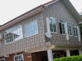 Sunflower Hotel，位于Alovi的酒店