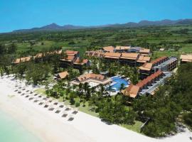 Crystals Beach Resort Belle Mare, a member of Radisson Individuals，位于贝尔马尔的酒店