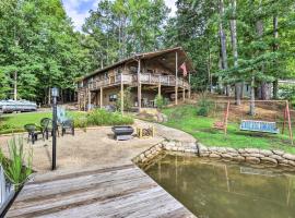 Pet-Friendly Cabin with Dock on Lake Martin!，位于Jacksons Gap的酒店