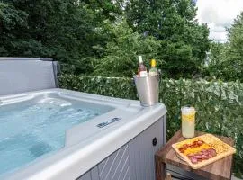 Hot Tub WiFi Gym Firepit Kitchen