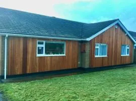 Shore Lodge. 4 bed bungalow only mtrs from the beach. Sleeps 8