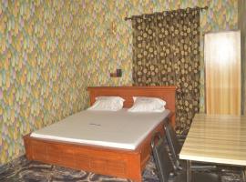 ADEBAYO HOTEL POBE，位于贝坦索斯的酒店