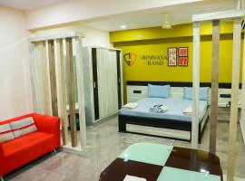SRINIVASA GRAND，位于Chīrāla的酒店