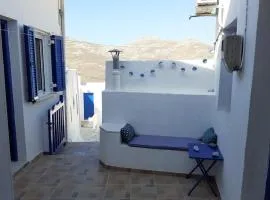 Cycladic house White and Blue in Kato Chora