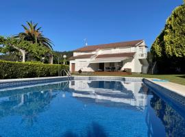 Tranquilidad con piscina en Casa Nantes en Sanxenxo，位于桑亨霍的酒店