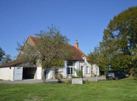 Ancienne ferme rénovée au cœur de la Vallée Noire avec jardin clos, vélos et équipements complets - FR-1-591-111，位于Tranzault的酒店