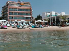 Beachfront Smart Homes by Marty's，位于阳光海滩Hanska Shatra Restaurant附近的酒店