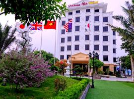 Thông Đỏ Hotel，位于荣市荣市机场 - VII附近的酒店