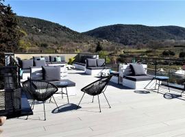 Hostel les Terrasses du Roc，位于Saint-André-de-Roquepertuis的酒店