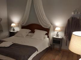 Sous les Remparts，位于Solignac的酒店